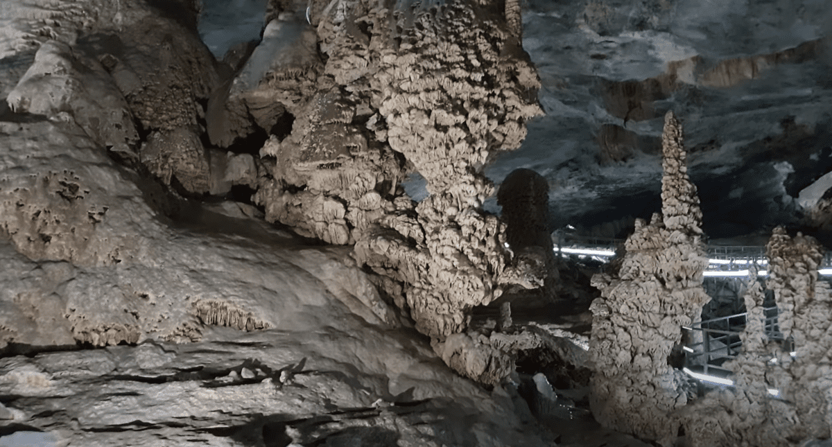 Qué hacer en las grutas de Bustamante